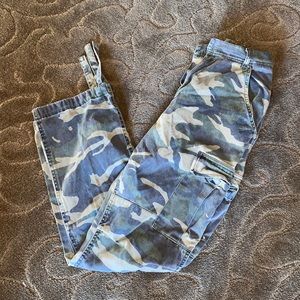 JGALT- Brandy Melville Camo Pants
